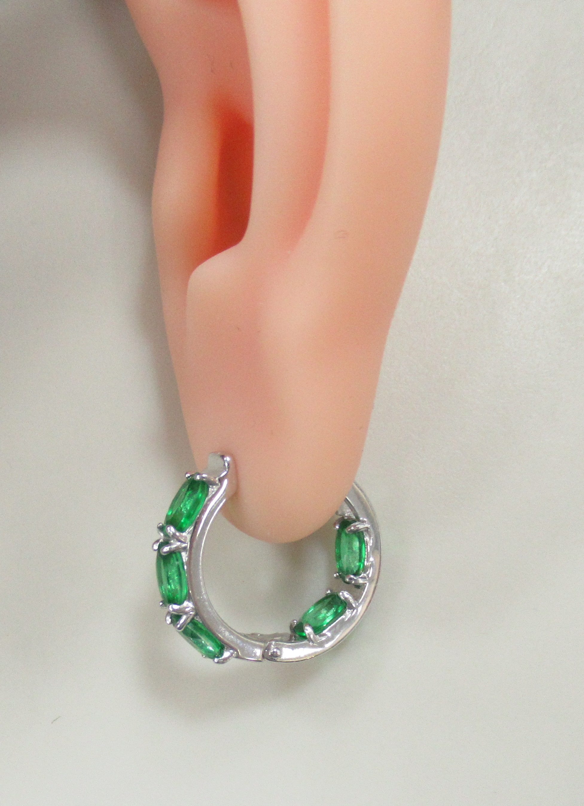 Серебряные серьги-конго с зелеными топазами